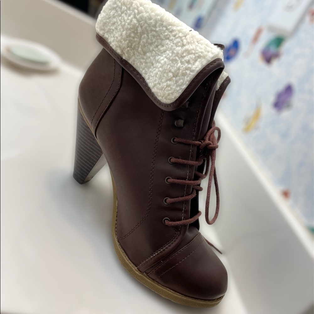 Mossimo supply Co. brown heeled boots in size 9.